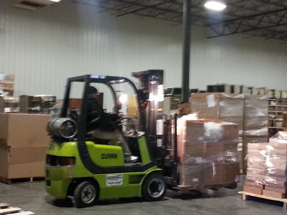 Forklift for unloading and loading trucks